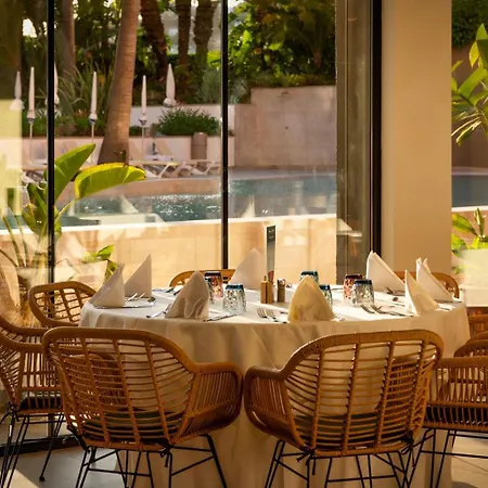 Aqua The Breeze (adults Only +18) Khách sạn 4*