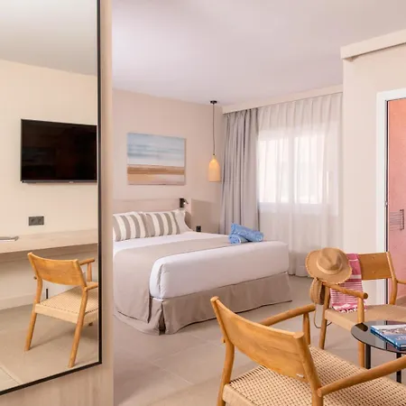 Khách sạn Aqua The Breeze (adults Only +18) 4*