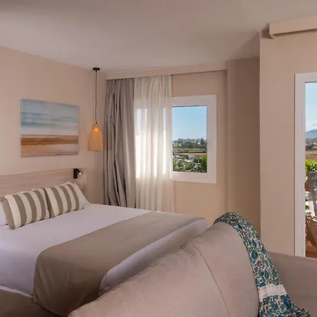 Khách sạn Aqua The Breeze (adults Only +18) 4*