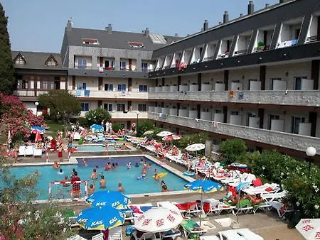 94 With Outdoor Swimmingpool Сasa de vacaciones