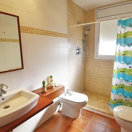 7 Bedroom Beautiful In Hébergement de vacances Santa Susanna