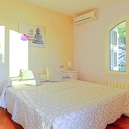 Holiday home 4 Bedroom Pet Friendly In
