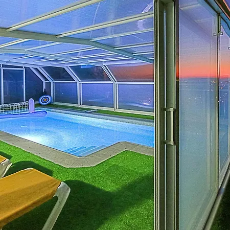 Holiday home 4 Bedroom Pet Friendly In