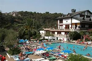 94 With Outdoor Swimmingpool Сasa de vacaciones Santa Susanna